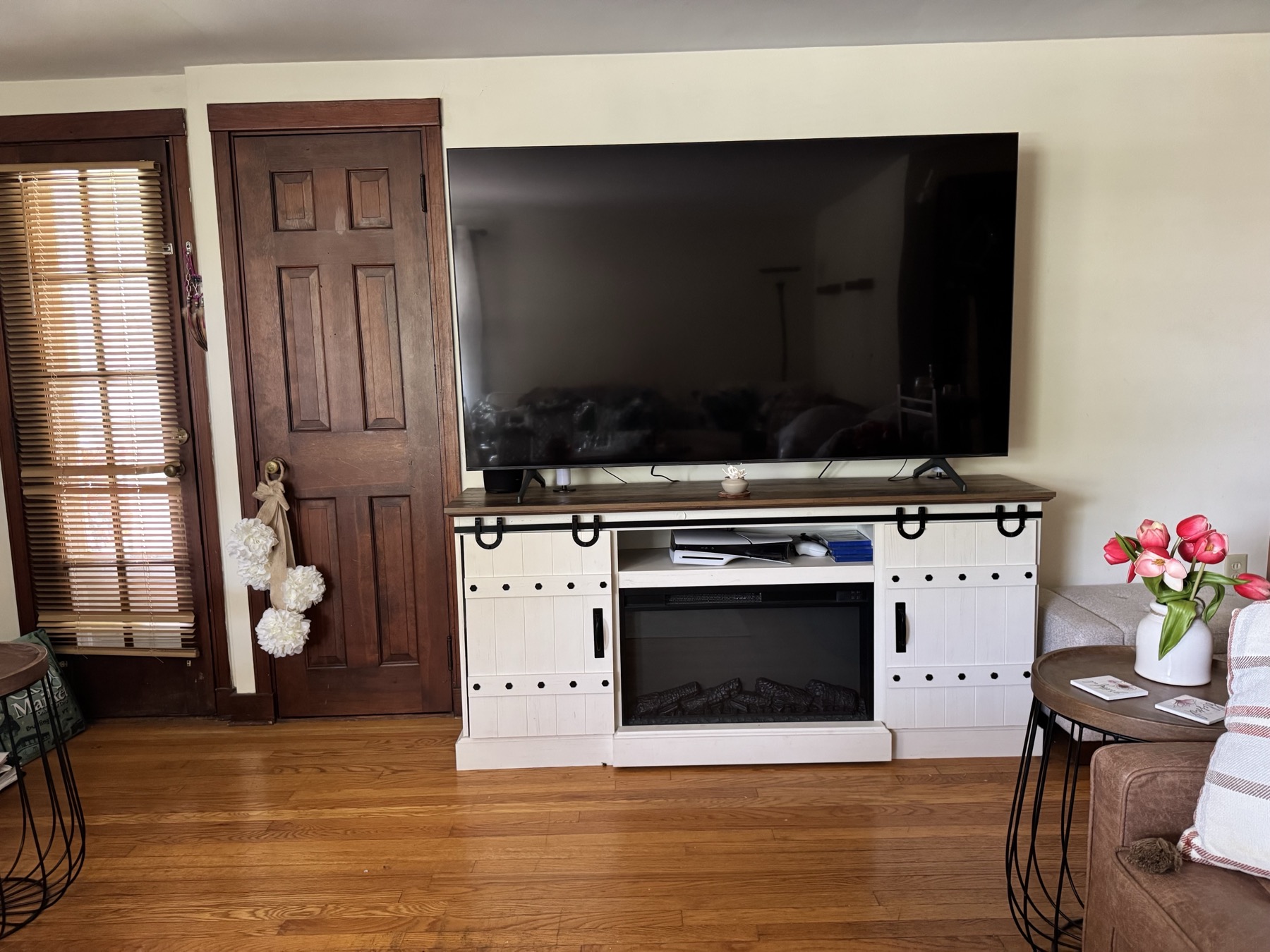 Buell St Airbnb living room with seating area, wood floors, and bright common space.